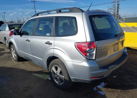 2013 Subaru Forester 2.5X z USA, uszkodzony, nr VIN JF2SHABC2DG446745